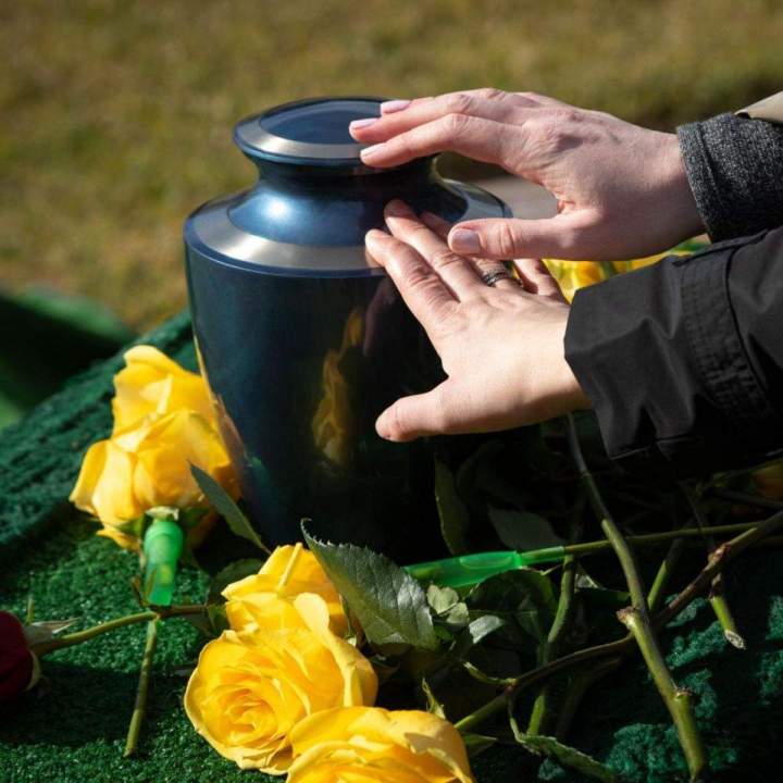 Hommages uniques selon les croyances.